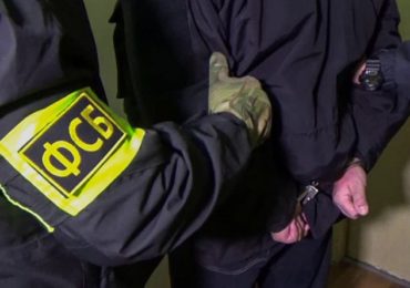 Суд заключил под стражу бизнесмена, давшего взятку 1 млн рублей сотруднику ФСБ