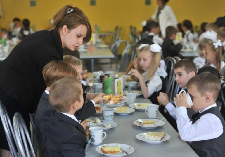 В Подмосковье планируют проводить встречи родителей с поставщиками питания в школы