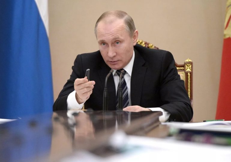Президент поддержал идею по ограничению закупок госкомпаниями иностранной продукции легпрома