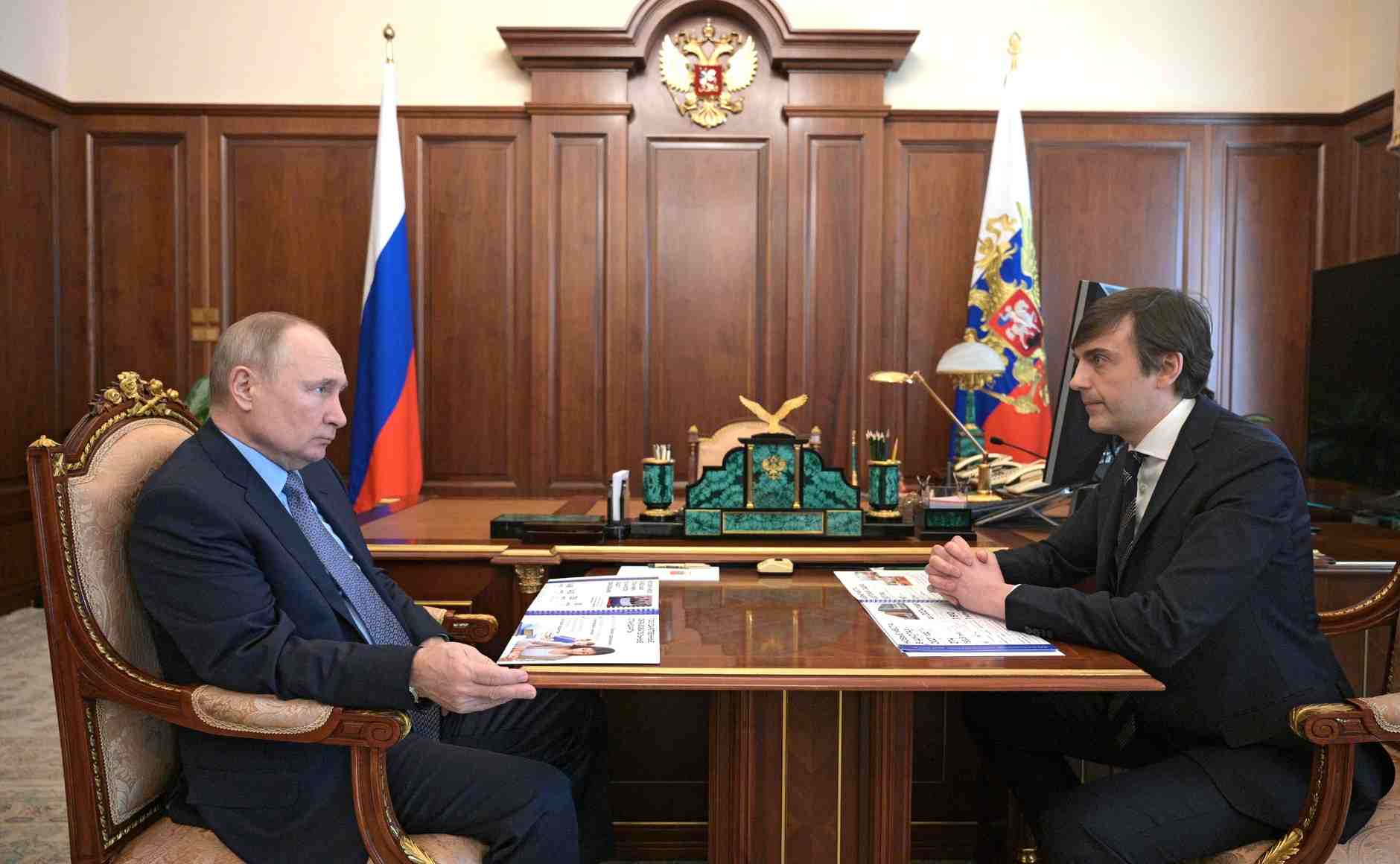 Также обсудили вопросы. Встреча с министром Просвещения Сергеем Кравцовым.