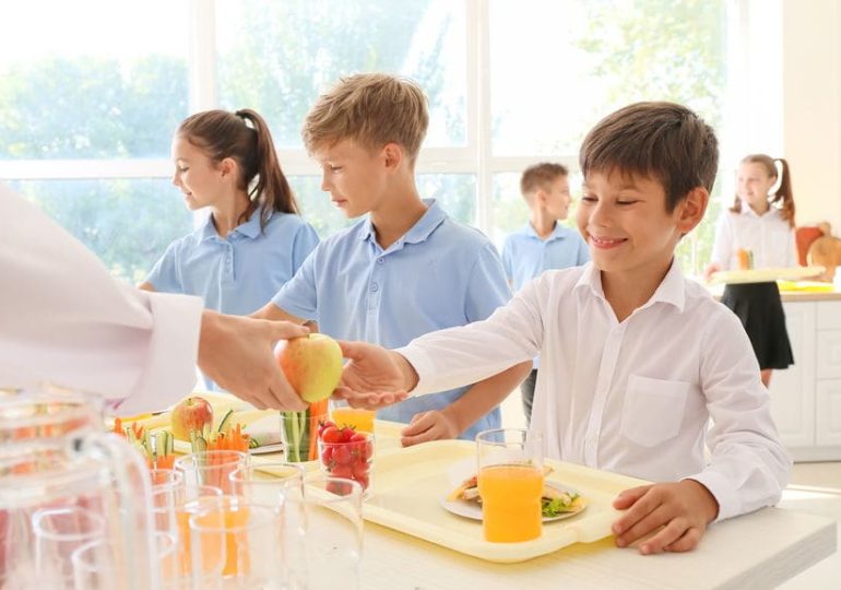 Глава Роспотребнадзора Анна Попова отчиталась о реализации проекта по обеспечению бесплатным горячим питанием учеников 1-4 классов